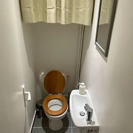 Large In Center Apartmán